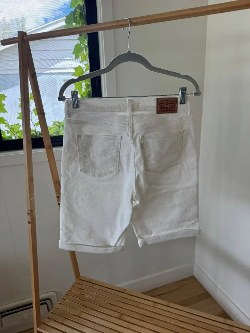 Levi's Classic Bermuda Women's Shorts White 26 - Picture 5 of 9
